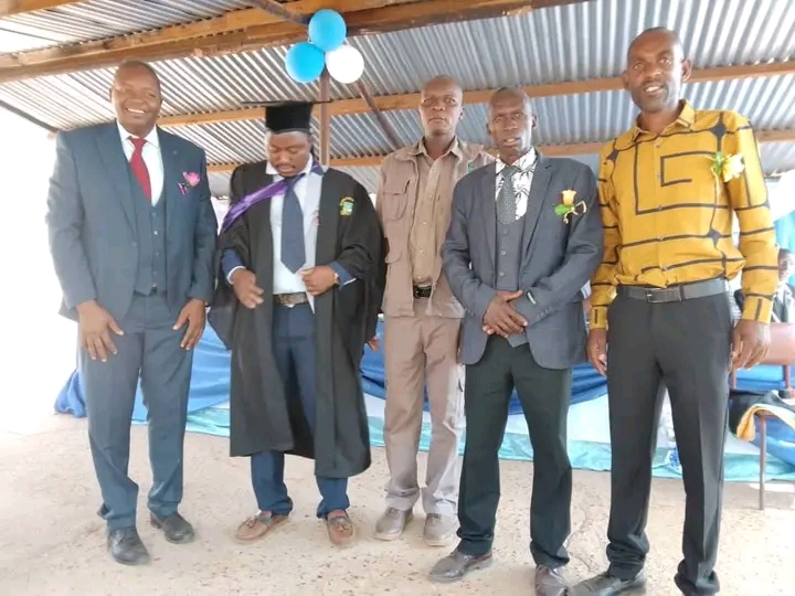 Old student association standind with guest ogf honor on the podium